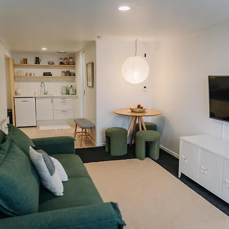 Cozy Central Charm Hotel